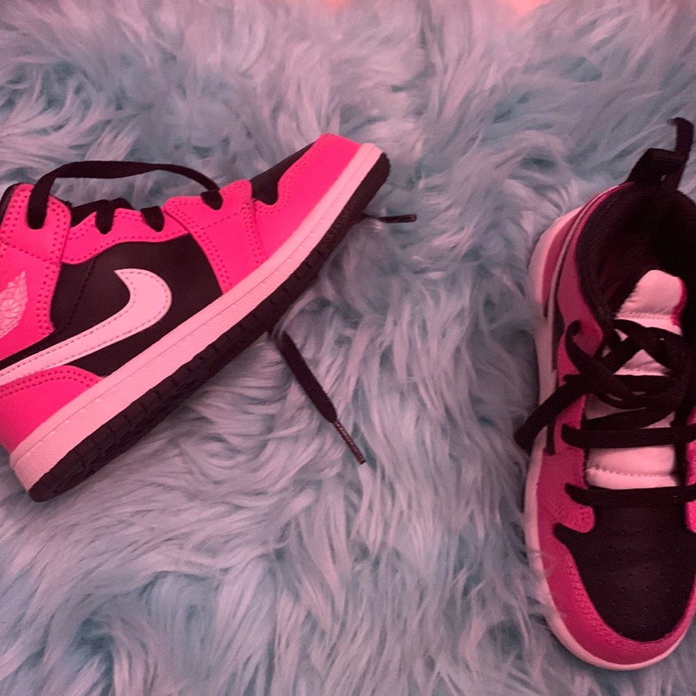 Girls sneakers - Picture 1 of 2